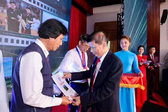 Trao giải cho 34 tác phẩm xuất sắc nhất tại cuộc thi ảnh 'Đất nước ngàn hoa'