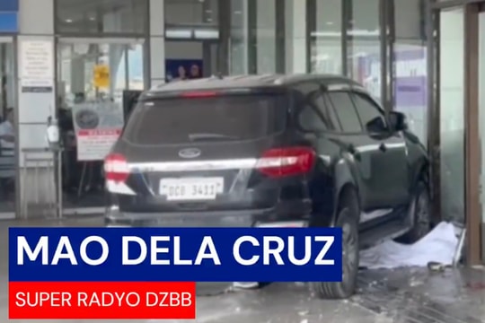 Ô tô đâm vào cửa sân bay Philippines, nhiều người bị thương