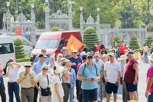 TP HCM đón gần 2 triệu lượt khách dịp lễ 30-4 và 1-5