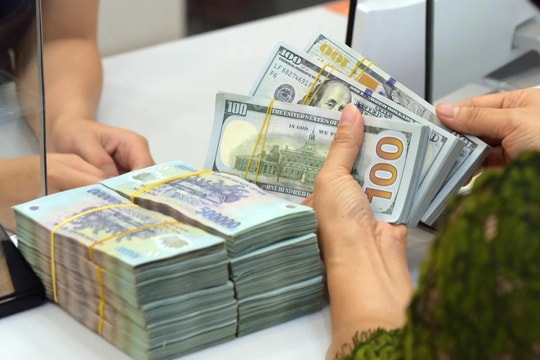 NHNN đảo chiều hút ròng, tỷ giá hạ nhiệt nhờ USD suy yếu