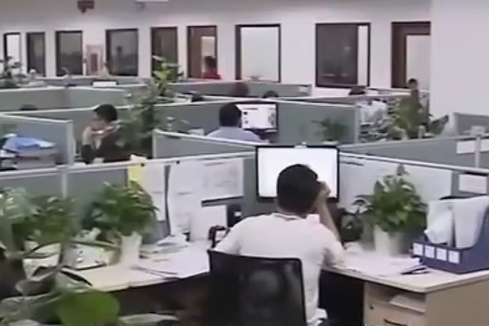 Giáo viên trẻ tử vong vì văn hóa làm việc kiệt sức, gây chấn động Trung Quốc