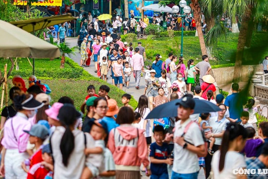 Hà Nội đón gần 900.000 lượt khách du lịch trong 5 ngày nghỉ lễ