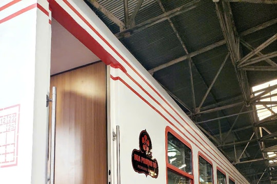 Chuẩn bị khai chương tuyến tàu Hoa Phượng đỏ