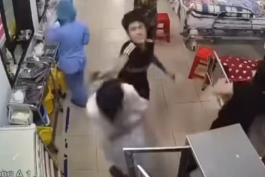 Nhân viên y tế bệnh viện Nam Định bị hành hung được chẩn đoán chấn thương mặt