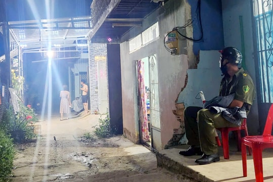 Đang ngồi trong nhà, người đàn ông bất ngờ bị nhóm côn đồ xông vào chém đứt bàn tay