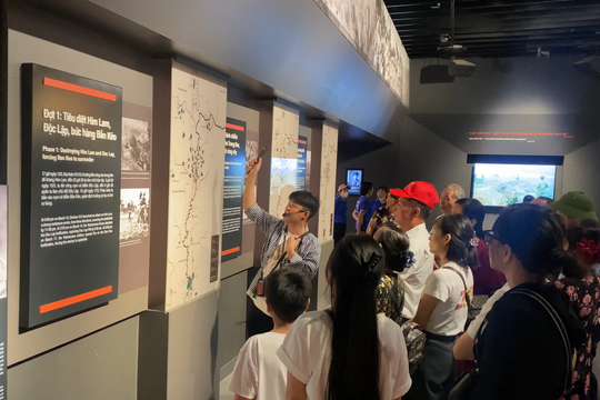 Người dân tìm về lịch sử nhân kỷ niệm 71 năm Chiến thắng Điện Biên Phủ