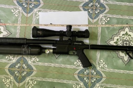 Tài xế xe tải bị bắn trọng thương vì đi nhanh gây khói bụi