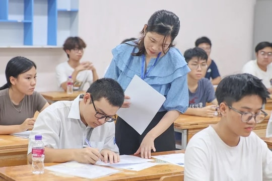 Tổ chức Kỳ thi tốt nghiệp THPT và tuyển sinh đầu cấp gắn với lộ trình sắp xếp chính quyền địa phương 2 cấp