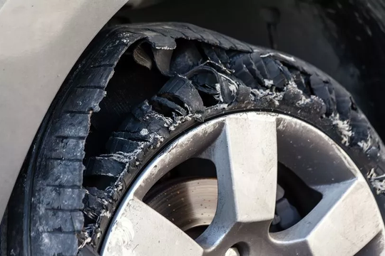 Lốp xe ô tô giá rẻ tiềm ẩn nguy hiểm, có thể đến từ một chiếc xe phế liệu ở Bắc Âu