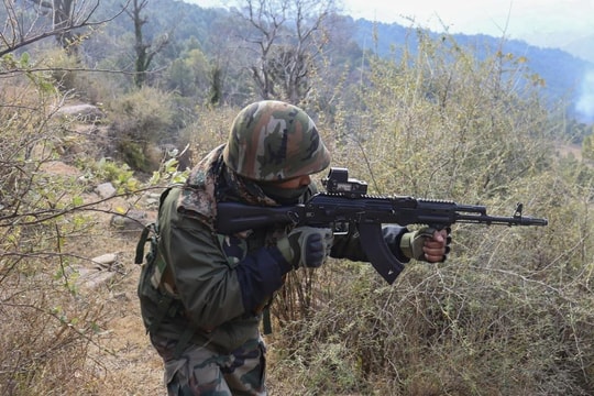 Pakistan bắt đầu tấn công đáp trả Ấn Độ, hai bên pháo kích dữ dội ở đường biên giới Kashmir