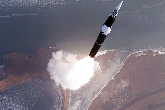 Hàn Quốc cho biết Triều Tiên bắn nhiều tên lửa đạn đạo ra biển