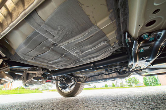 Bạn có thể lái xe mà không cần tấm chắn nước động cơ không?