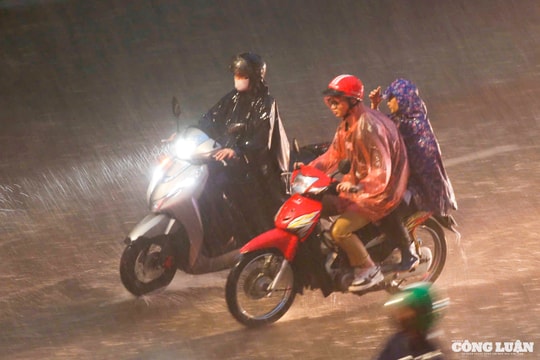 Mưa trắng trời từ Nghệ An đến Quảng Ngãi, cảnh báo lũ lớn