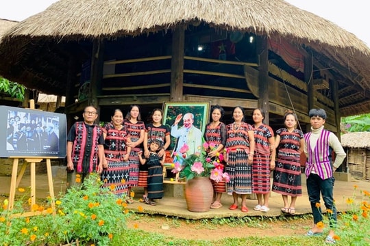 Lễ cúng thần rừng được tái hiện tại Làng Văn hóa