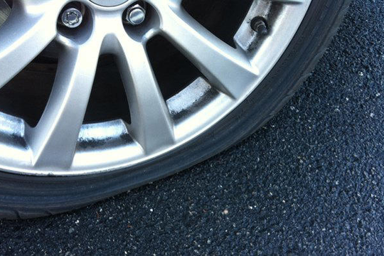 Lốp chống xì hơi: cứu tinh hay cạm bẫy cho người lái?