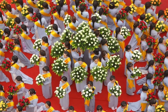 Huế: Rợp cờ hoa, mừng ngày đại lễ Phật đản Phật lịch 2569