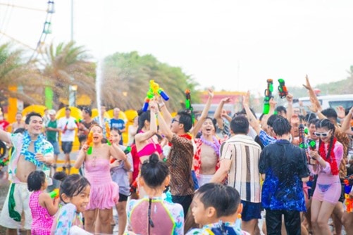 Hơn 100.000 lượt khách 'cháy' hết mình cùng âm nhạc và lễ hội Summer Fest 2025