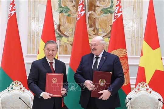 Tổng Bí thư Tô Lâm và Tổng thống Lukashenko chứng kiến lễ ký các văn kiện hợp tác giữa Việt Nam - Belarus