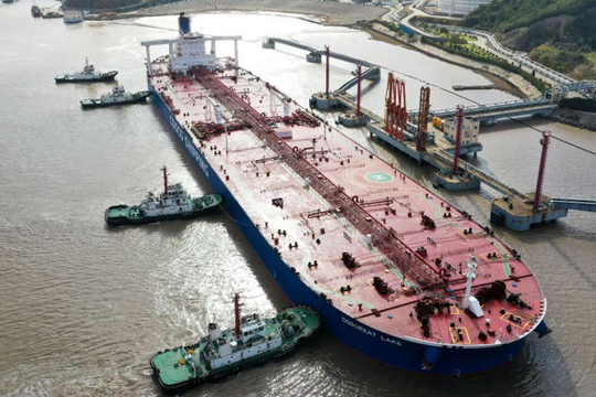 Cảng Indonesia trở thành trung tâm trung chuyển các sản phẩm dầu mỏ của Nga