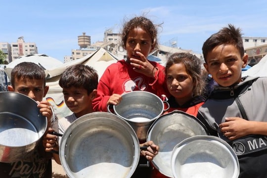 Viện trợ trở lại Gaza sau nhiều tháng, nhưng 'không đủ để cứu người'