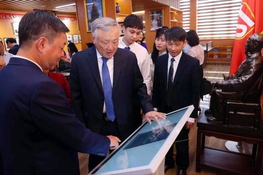 Tủ sách điện tử Chủ tịch Hồ Chí Minh: Nguồn tư liệu quý, bài học sâu sắc cho thế hệ hôm nay và mai sau