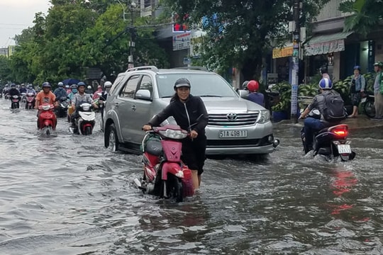 Dự báo thời tiết ngày 11/8: Nam Bộ nắng gián đoạn, chiều tối mưa dông