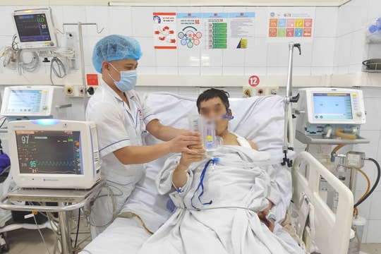 Cứu sống bệnh nhân người nước ngoài bị đa chấn thương, suy hô hấp