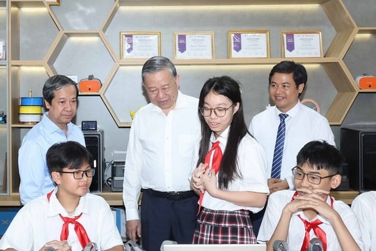 Tổng Bí thư Tô Lâm: Đẩy mạnh đổi mới sáng tạo, giáo dục STEM, chuyển đổi số, quan tâm học sinh khó khăn