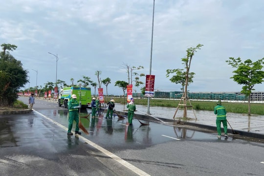 Những “chiến sỹ” thầm lặng góp phần làm đẹp Lễ hội tháng 5 của thành phố Hoa Phượng Đỏ