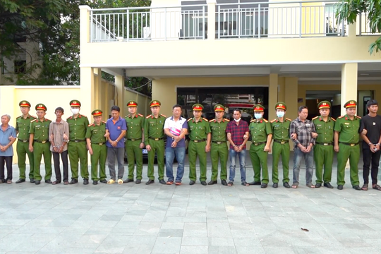 Khởi tố, bắt thêm 34 đối tượng trong đường dây buôn lậu xăng dầu