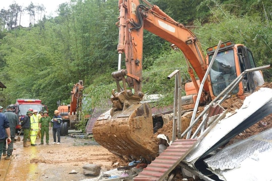 Sa Pa: Sạt lở đất do mưa lớn làm sập nhà, một người tử vong