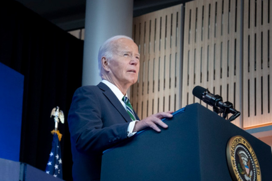 Cuốn sách mới tiết lộ những chi tiết 'gây sốc' về ông Biden