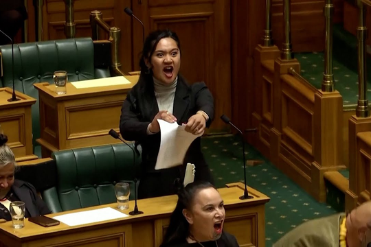 Ba nghị sĩ bị đình chỉ vì nhảy ủng hộ quyền người thổ dân ở New Zealand