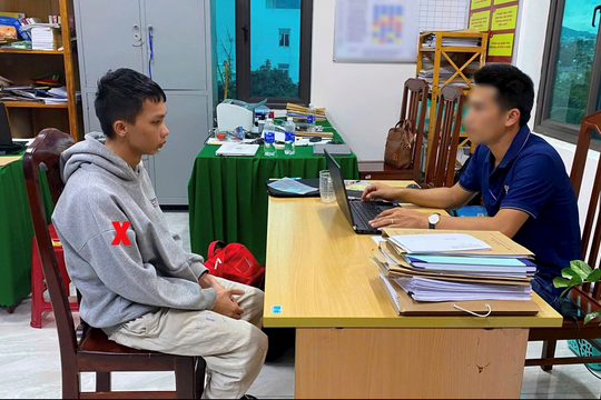 Đóng vai người thành đạt, dụ dỗ tặng Iphone rồi ép nhiều nữ sinh quay video khiêu dâm