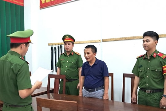 Tạm giam đại gia ngành gỗ nhận 'chạy án' rồi chiếm đoạt cả chục tỷ đồng