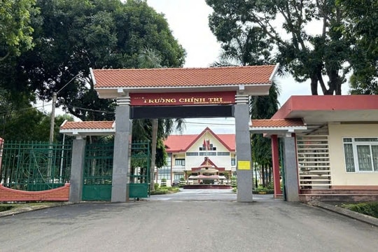 Kỷ luật cảnh cáo Kế toán trưởng Trường Chính trị tỉnh Đắk Lắk vì sai phạm