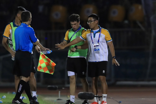 Hà Nội FC gửi kiến nghị VFF về công tác trọng tài ở trận gặp SLNA