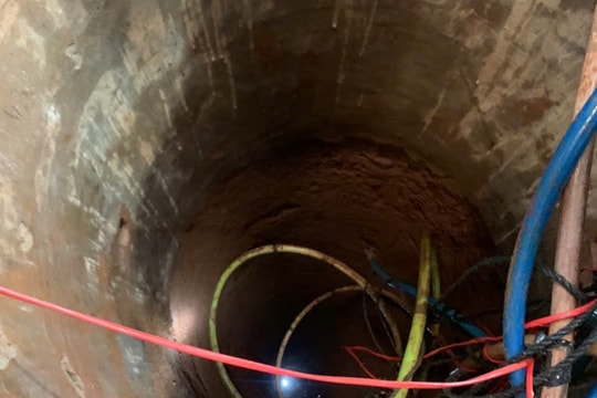 Gia Lai: Giải cứu thành công 2 cha con bị mắc kẹt dưới giếng sâu