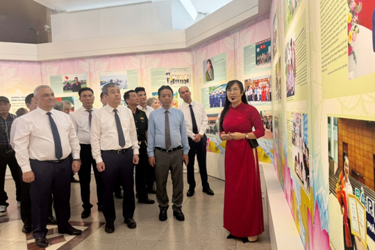 Triển lãm 'Những tấm gương bình dị mà cao quý' tôn vinh 135 điển hình tiên tiến học tập theo gương Bác