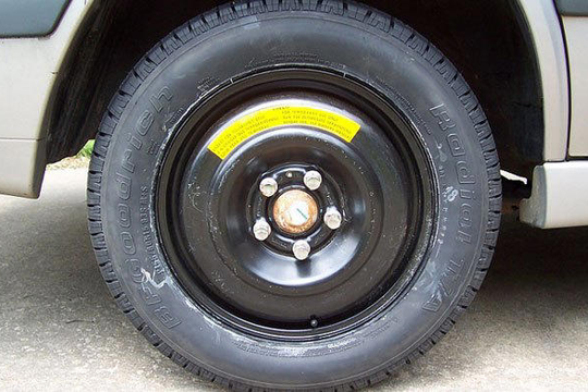 Lốp dự phòng chạy được bao xa trước khi cần thay?