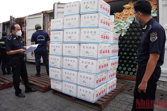 Lực lượng Hải quan mở đợt cao điểm tấn công hàng lậu, hàng giả