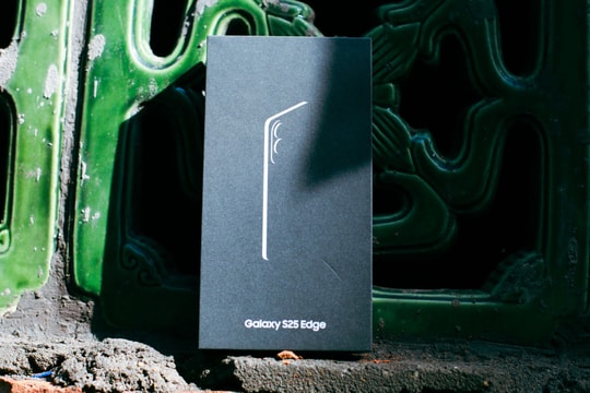 Trên tay Galaxy S25 Edge tại Việt Nam: Thiết kế siêu mỏng 5,8 mm, camera 200 MP