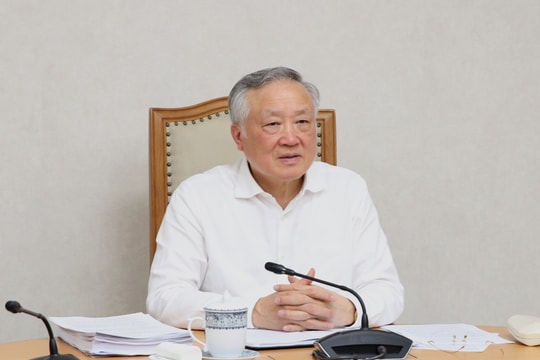 Bộ Chính trị yêu cầu hoàn thiện 2 nghị định về phân cấp, phân quyền trước ngày 1/6