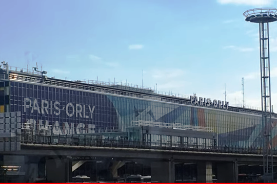 Hỗn loạn tại sân bay Pháp khi hàng trăm chuyến bay bị hoãn