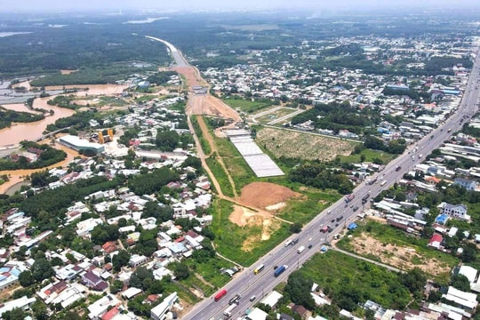 Thị trường đất nền giáp ranh TP HCM sôi động trở lại: Nguồn cung khan hiếm, nhà đầu tư chuyển hướng tìm kiếm cơ hội