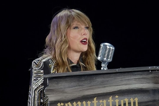 Ông Trump yêu cầu điều tra hàng loạt ngôi sao 'nhận tiền' để ủng hộ bà Harris