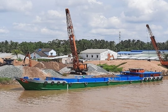 Bộ Xây dựng đề nghị giám sát chặt việc cấp phép khai thác cát, sỏi trên sông
