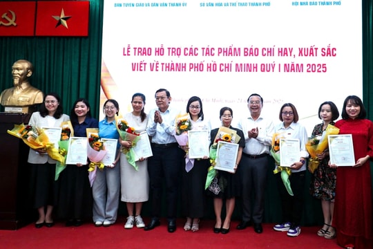 TP. Hồ Chí Minh trao hỗ trợ 43 tác phẩm báo chí xuất sắc viết về thành phố quý 1/2025