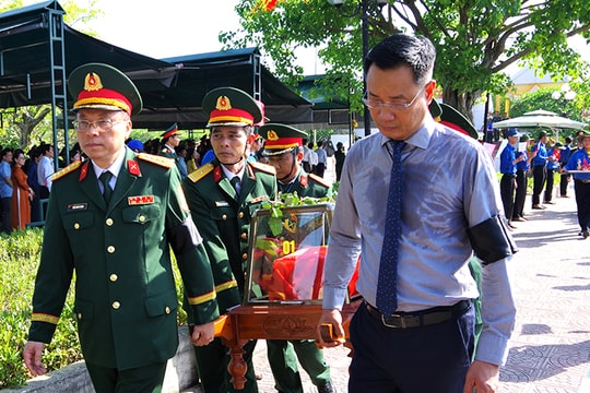 Quảng Bình: Trang nghiêm an táng 17 hài cốt liệt sỹ hy sinh trên đất bạn Lào