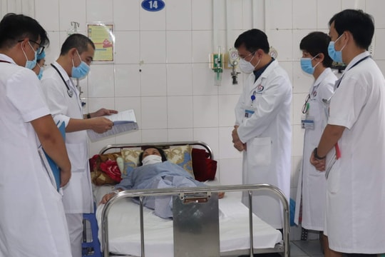 Miễn viện phí toàn dân: Cần quyết tâm lớn và lộ trình bài bản